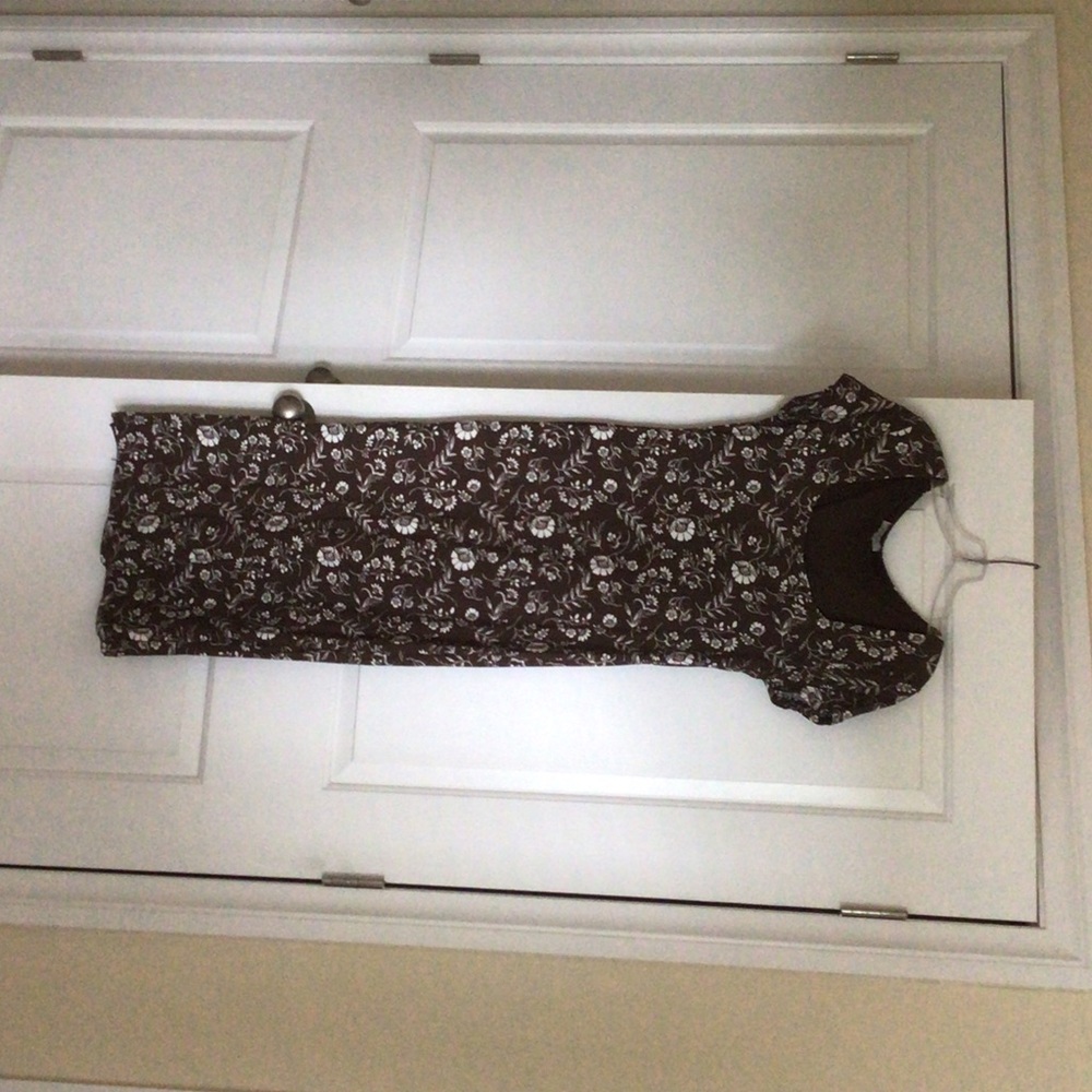 Floral Scoop Neck Cap Sleeve Midi Dress in Brown
